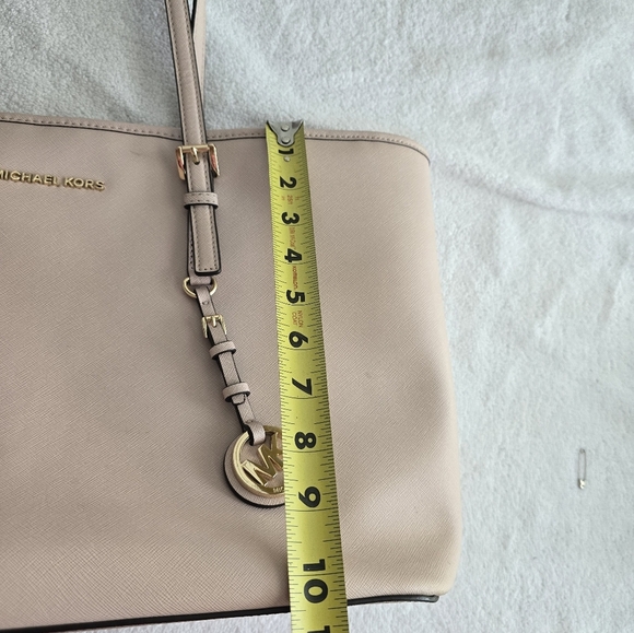Michael Kors Beige Tote Bag - Picture 15 of 17